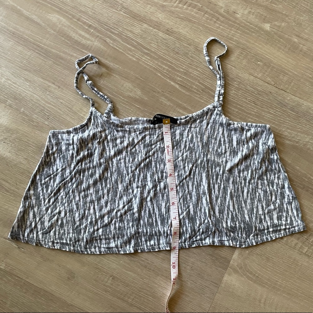 Patterned Crop Top - Picture 3 of 4